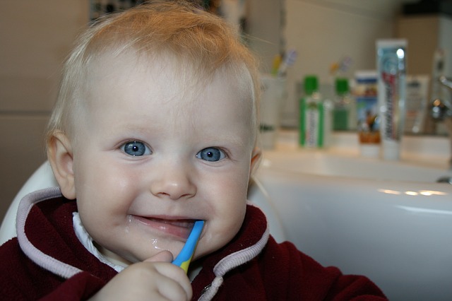 赤ちゃんも歯磨きです
