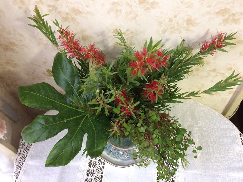 ブラシノキのテーブルの花